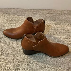 B.O.C. By Born Celosia Cutout Ankle Boots with Heel Zip Closure. Sz 8 M - EUC